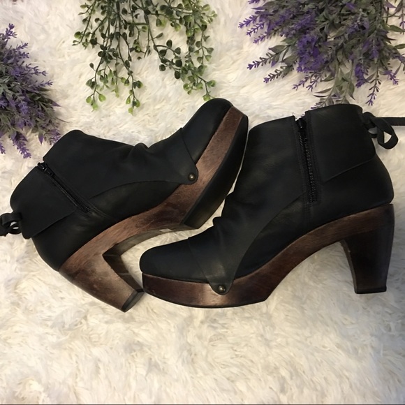 Matisse Shoes - Matisse Gwen Wooden Heel Bootie